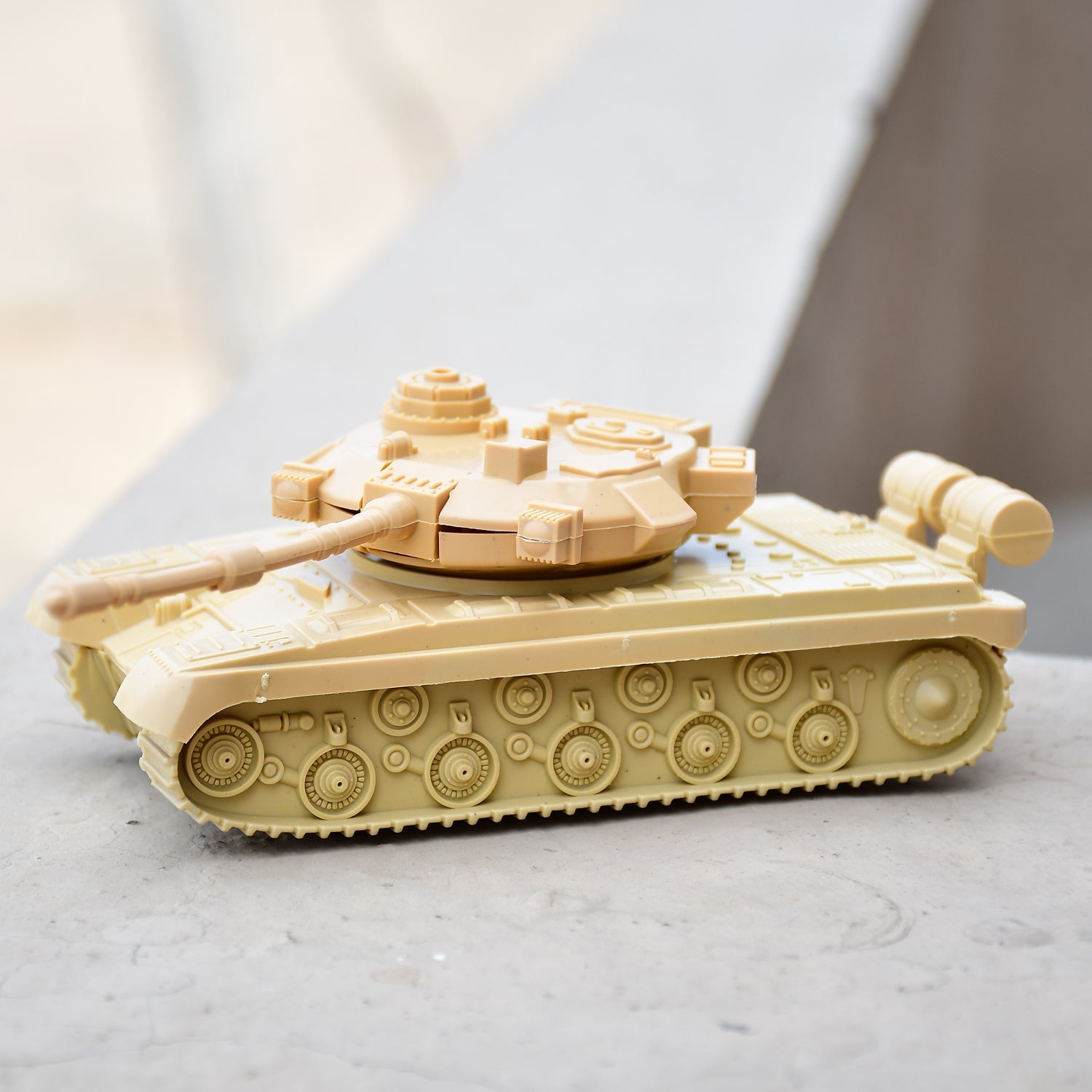 Pull back army tank toy, green and detailed, for kids Pull back army tank toy, green and detailed, for kids